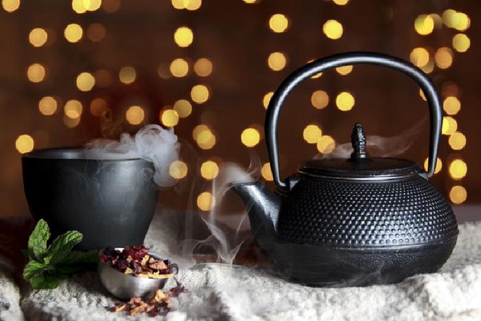 black-teapot.jpg